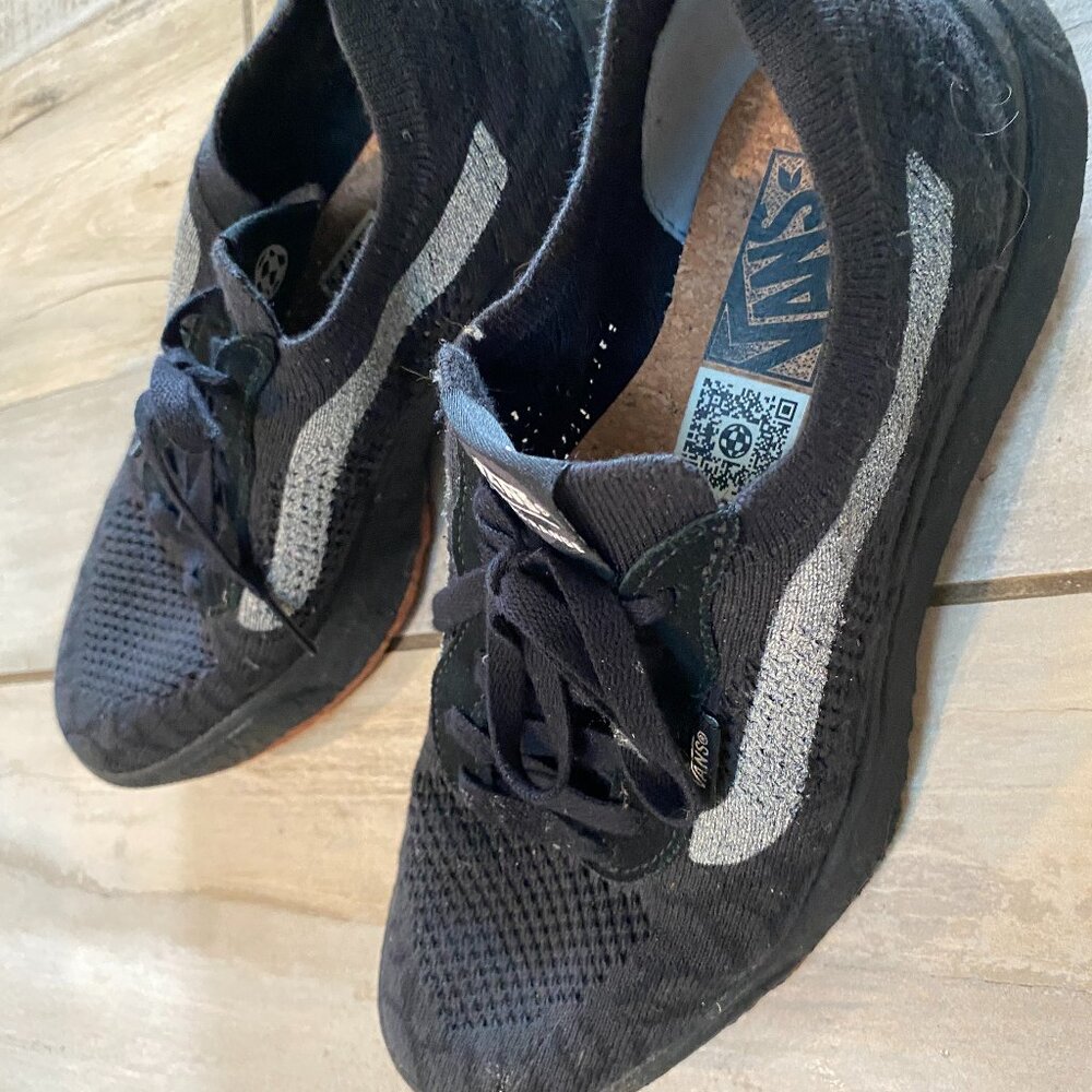 Worn Twice- Vans Ultrarange Super Comfy Shoes size 7.5 Men/9.0 Women